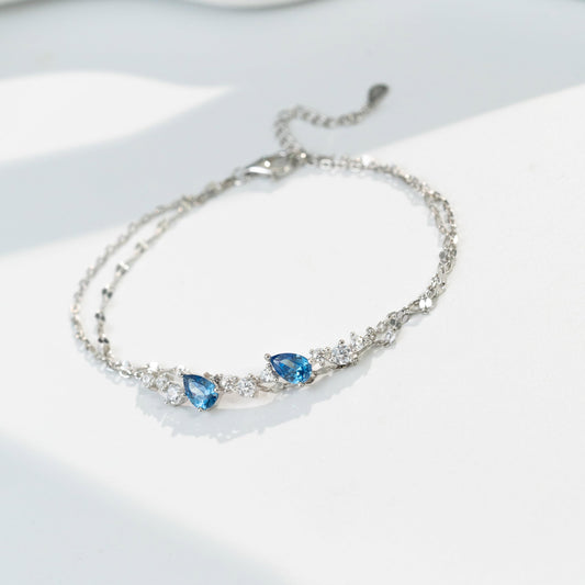 この人気のレディースブレスレットは、925スターリングシルバー製で、低アレルギー性。夏、花火大会、記念日などに最適です。シンプルなダブルチェーンデザインが特徴です。